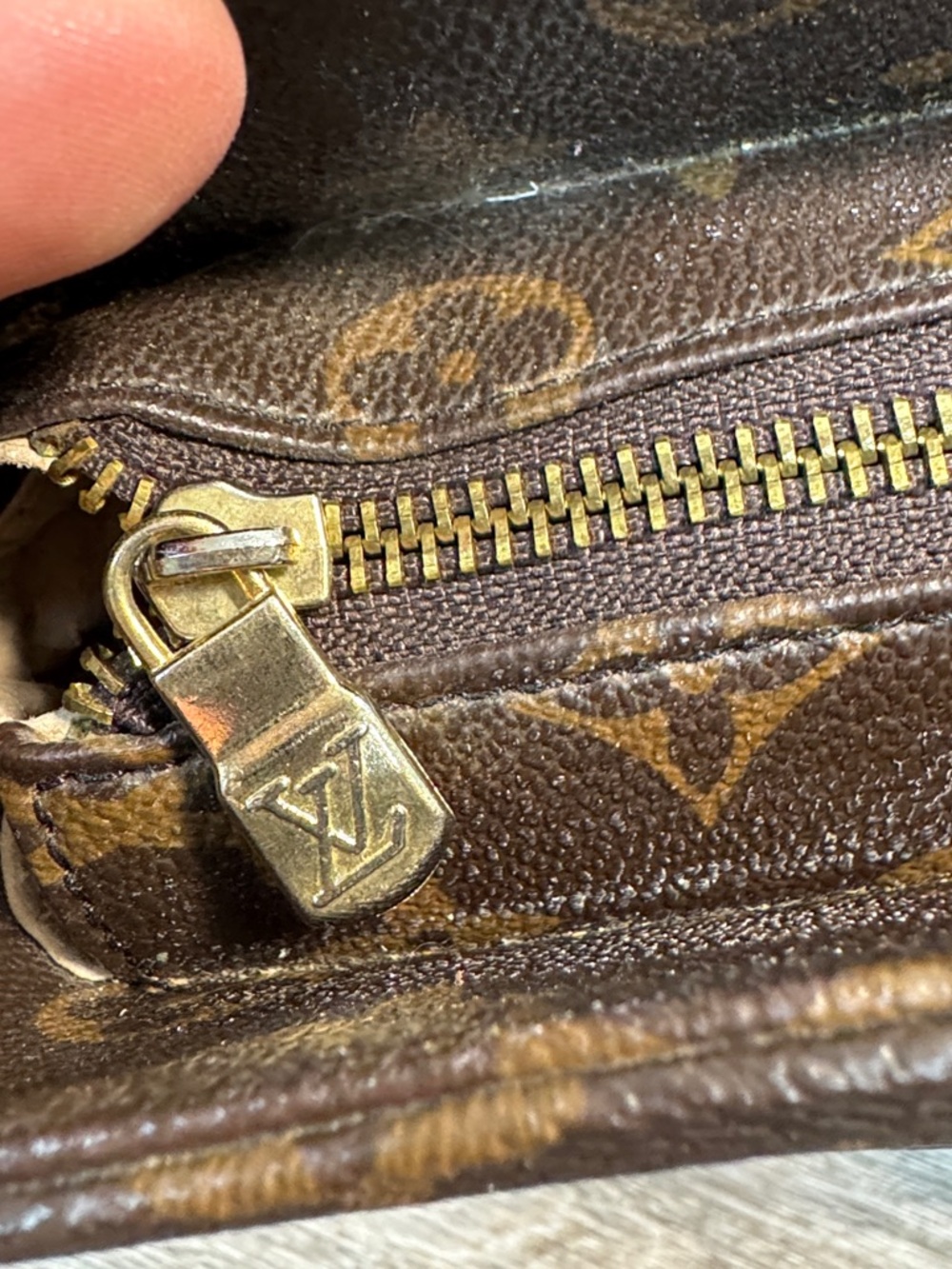 Louis Vuitton Monogram Canvas Tote in Brown with Tan Straps - Picture 5 of 12